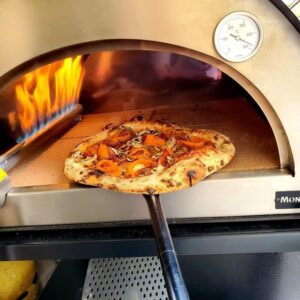 Pizza oven with pizza