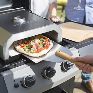 stainless-steel-pizza-peel-paddle in use